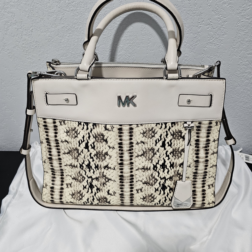 Michael Kors White and Black Women's Bag